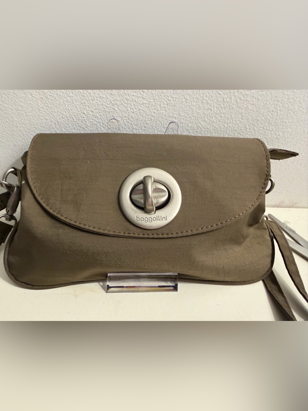 Baggallini small brown/taupe nylon crossbody bag.